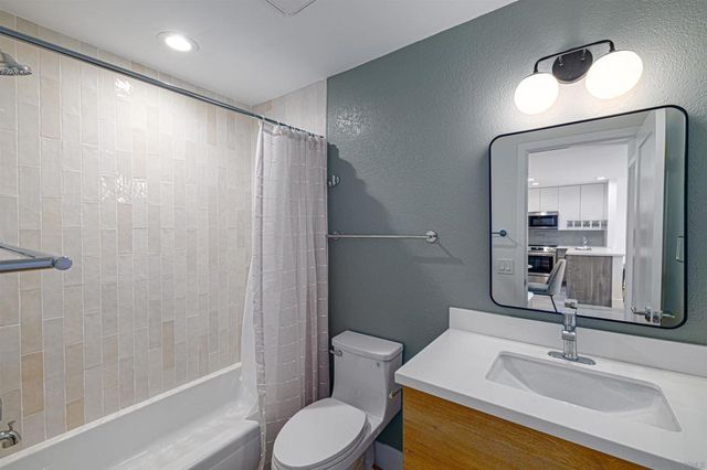 3020 Cowley Way 207, San Diego, CA 92117