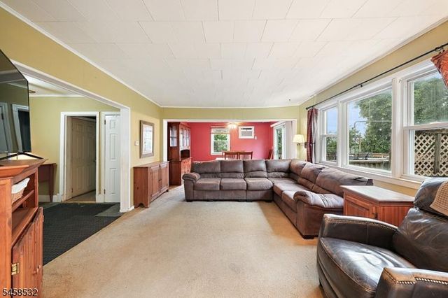 62 Vreeland Ave, Bloomingdale Boro, NJ 07403