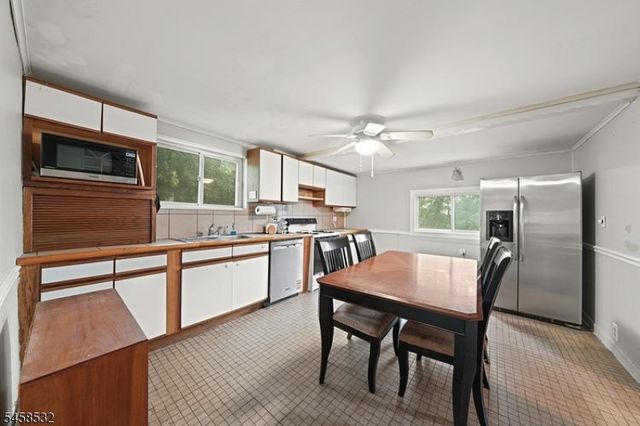 62 Vreeland Ave, Bloomingdale Boro, NJ 07403