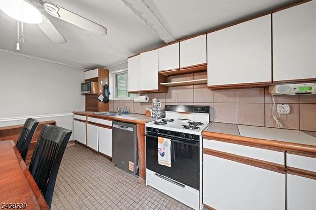62 Vreeland Ave, Bloomingdale Boro, NJ 07403