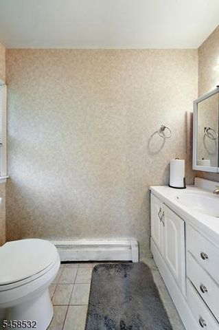 62 Vreeland Ave, Bloomingdale Boro, NJ 07403