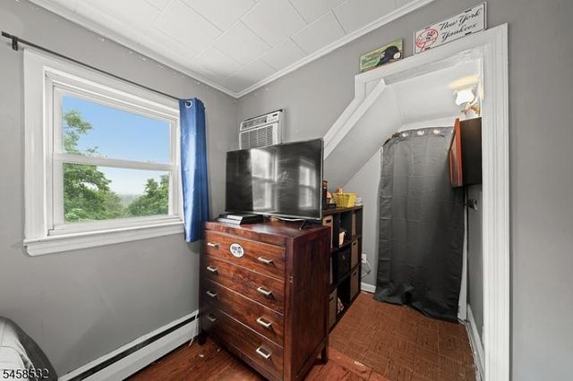 62 Vreeland Ave, Bloomingdale Boro, NJ 07403