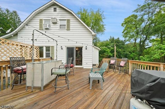 62 Vreeland Ave, Bloomingdale Boro, NJ 07403