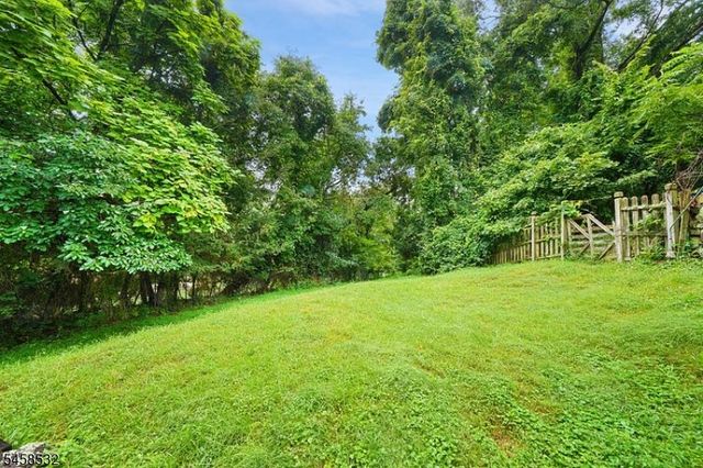 62 Vreeland Ave, Bloomingdale Boro, NJ 07403
