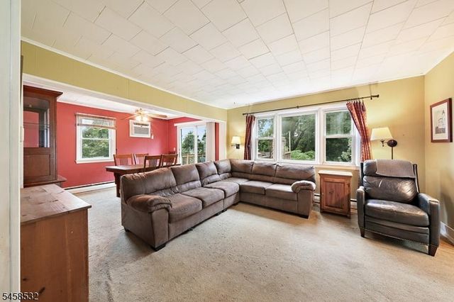 62 Vreeland Ave, Bloomingdale Boro, NJ 07403