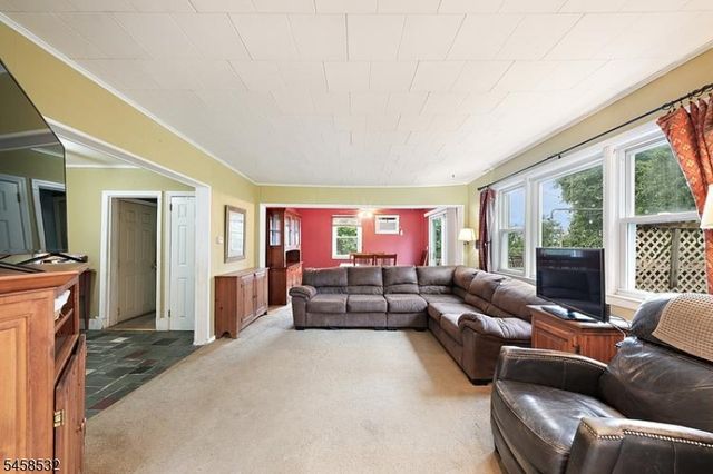 62 Vreeland Ave, Bloomingdale Boro, NJ 07403