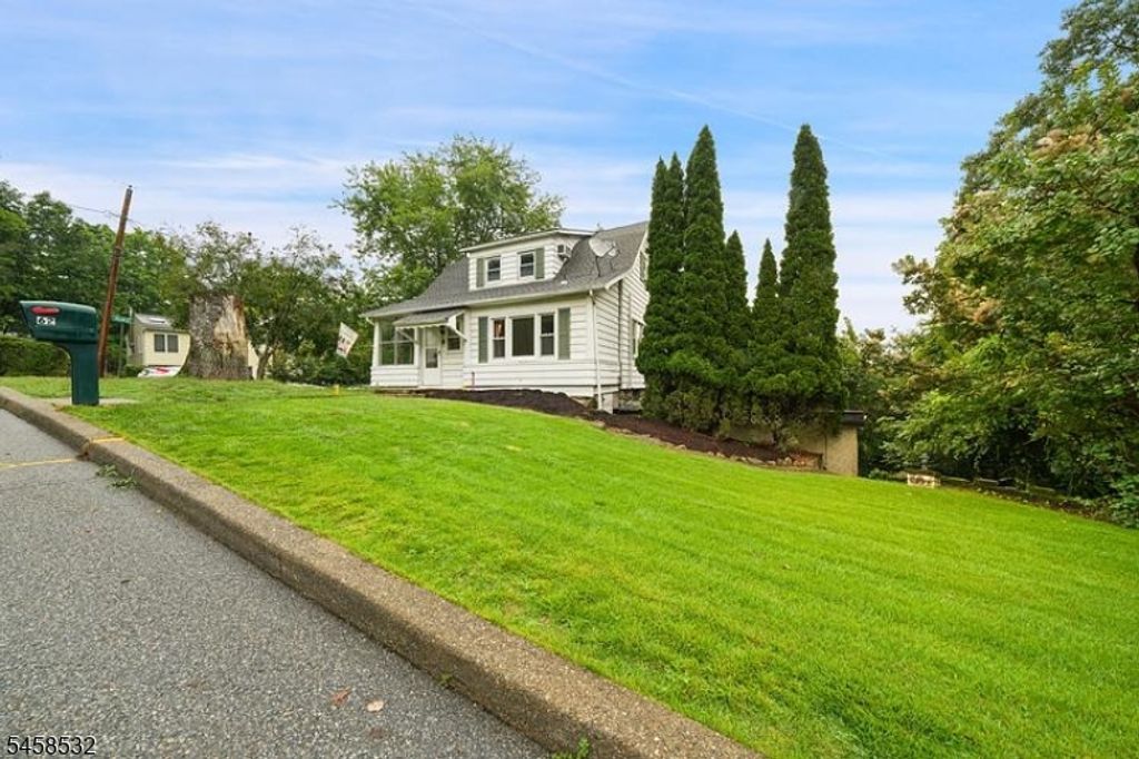 62 Vreeland Ave, Bloomingdale Boro, NJ 07403