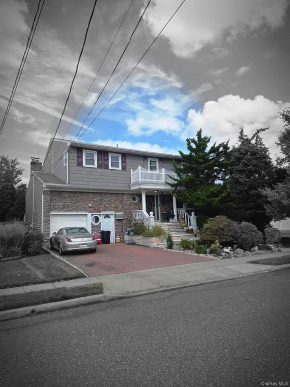 542 Hemlock Drive, Cedarhurst, NY 11516