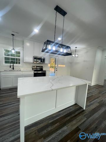 146 Carrington Lane, Albertville, AL 35950