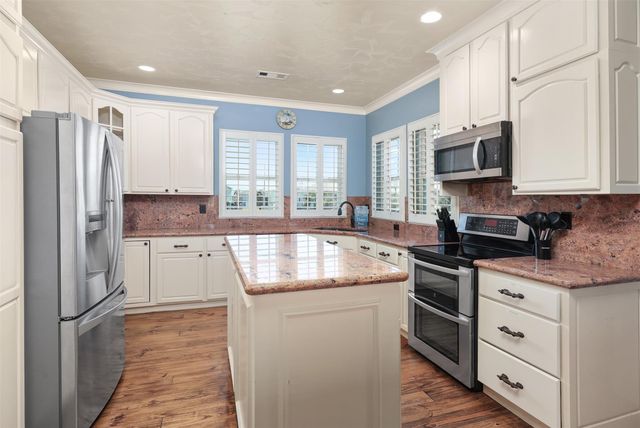 973 Kenlyn Drive, Crystal Beach, TX 77650