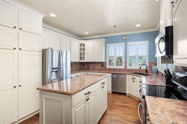 973 Kenlyn Drive, Crystal Beach, TX 77650