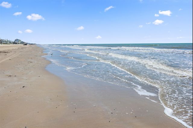 973 Kenlyn Drive, Crystal Beach, TX 77650