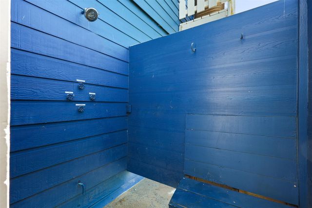 973 Kenlyn Drive, Crystal Beach, TX 77650