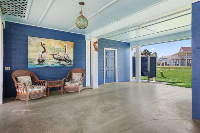 973 Kenlyn Drive, Crystal Beach, TX 77650