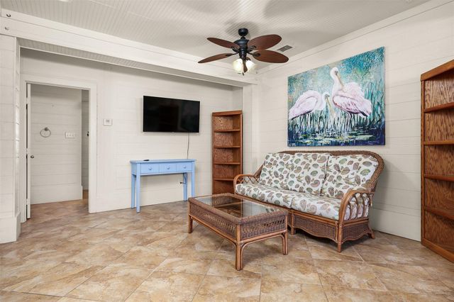 973 Kenlyn Drive, Crystal Beach, TX 77650