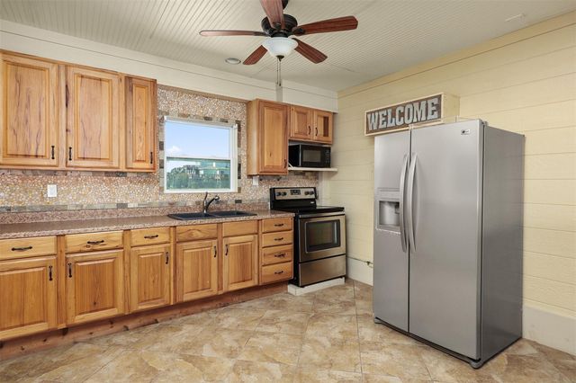 973 Kenlyn Drive, Crystal Beach, TX 77650