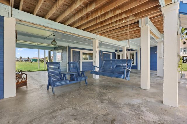 973 Kenlyn Drive, Crystal Beach, TX 77650