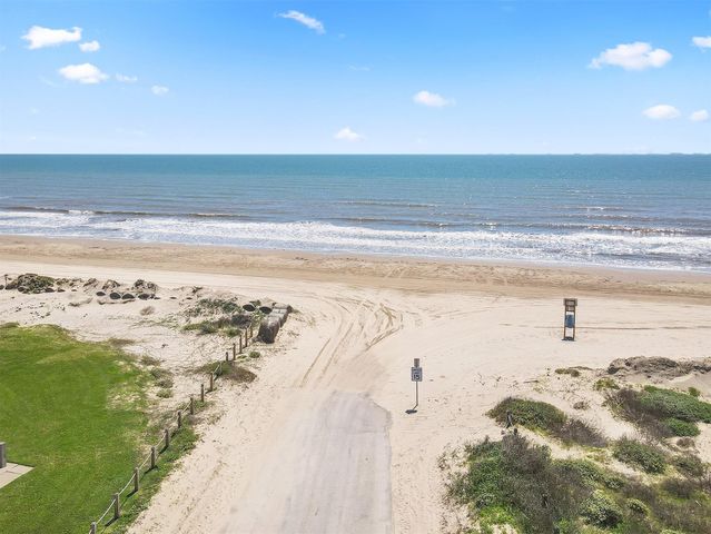 973 Kenlyn Drive, Crystal Beach, TX 77650