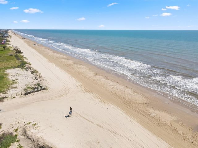 973 Kenlyn Drive, Crystal Beach, TX 77650