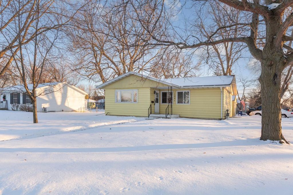 1221 Home Place, Faribault, MN 55021