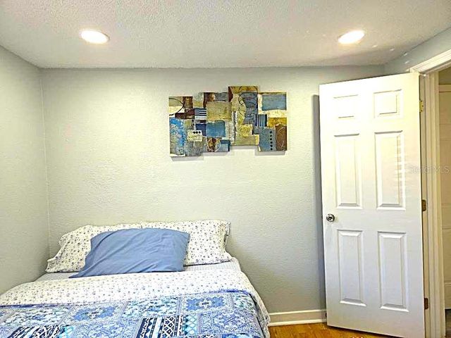 6886 49TH AVENUE N, St Petersburg, FL 33709