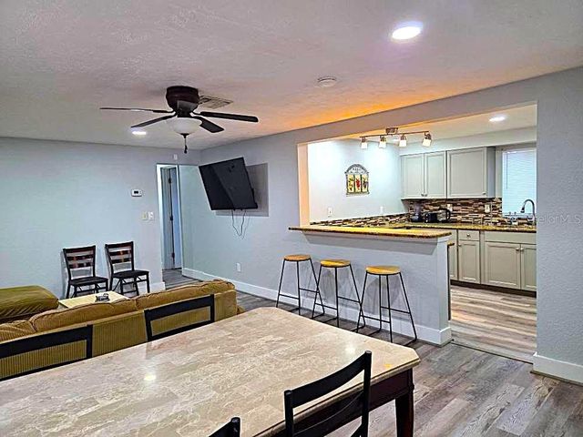 6886 49TH AVENUE N, St Petersburg, FL 33709