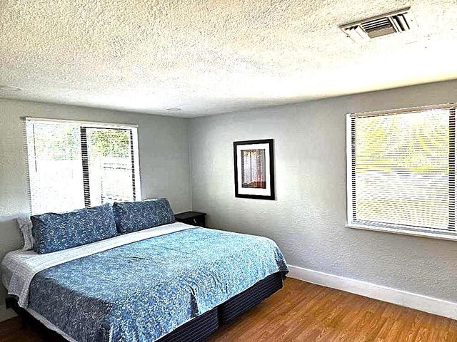 6886 49TH AVENUE N, St Petersburg, FL 33709