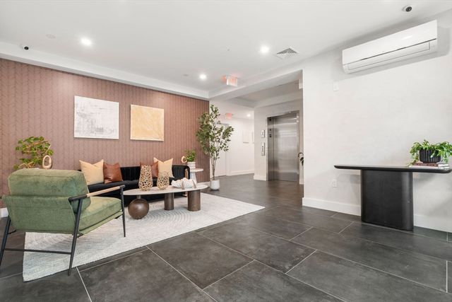 58 Kent 302, Brookline, MA 02445