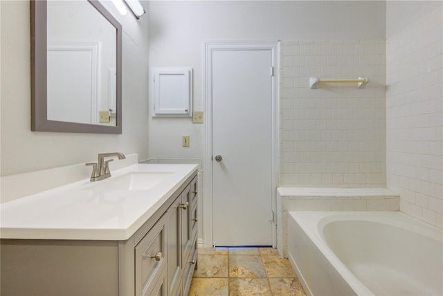308 N Ranch House Road, Angleton, TX 77515