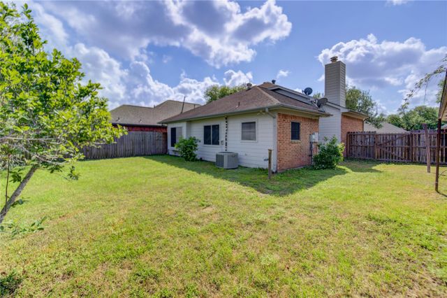 308 N Ranch House Road, Angleton, TX 77515