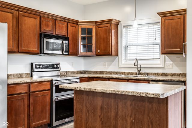 9616 Treyburn Green Way, Indianapolis, IN 46239