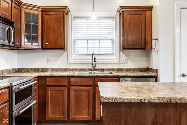 9616 Treyburn Green Way, Indianapolis, IN 46239