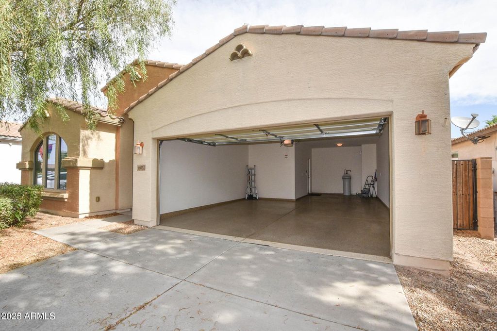 Image 5 of property listing at 18222 E LA POSADA Court, Gold Canyon, AZ 85118