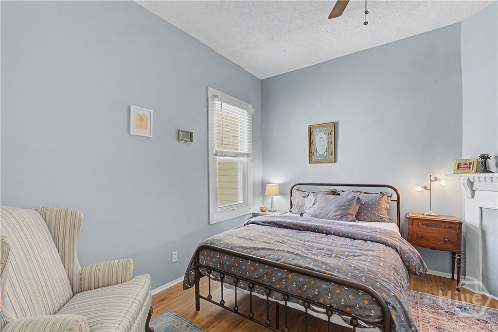 Image 11 of property listing at 530 E Gordon Lane, Savannah, GA 31401