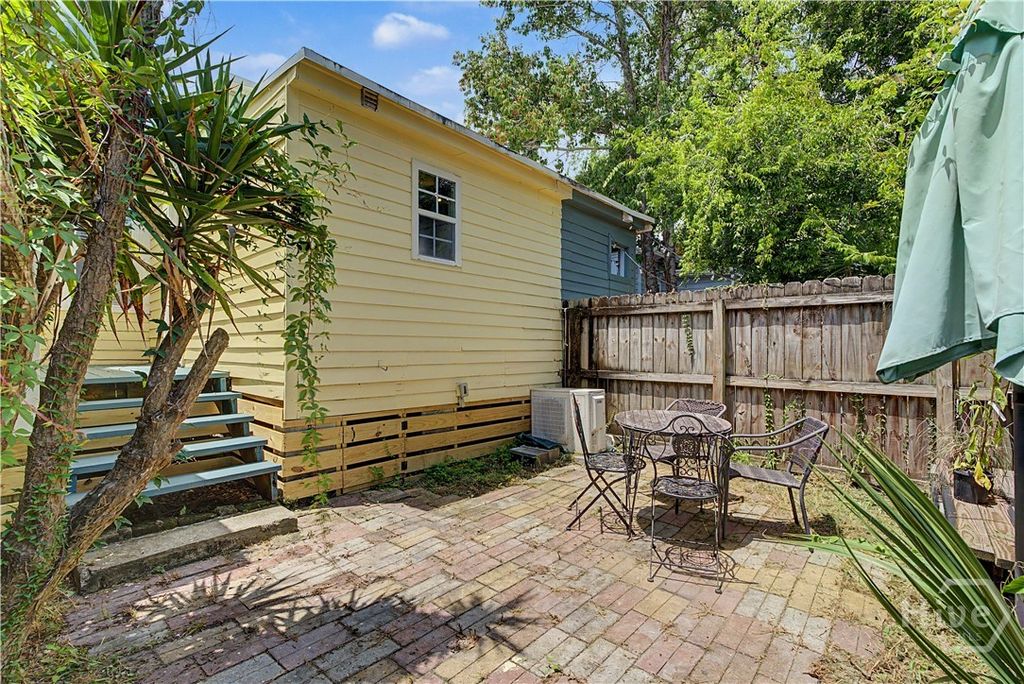 Image 16 of property listing at 530 E Gordon Lane, Savannah, GA 31401