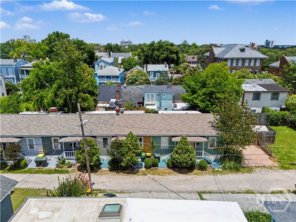Image 20 of property listing at 530 E Gordon Lane, Savannah, GA 31401