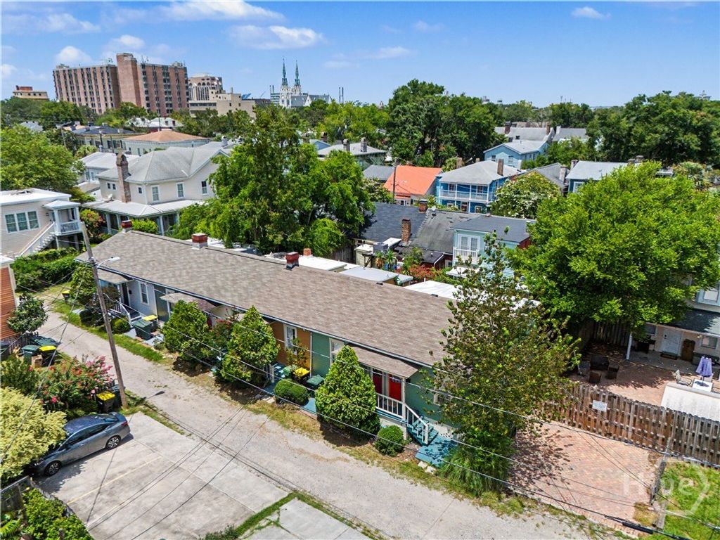 Image 21 of property listing at 530 E Gordon Lane, Savannah, GA 31401