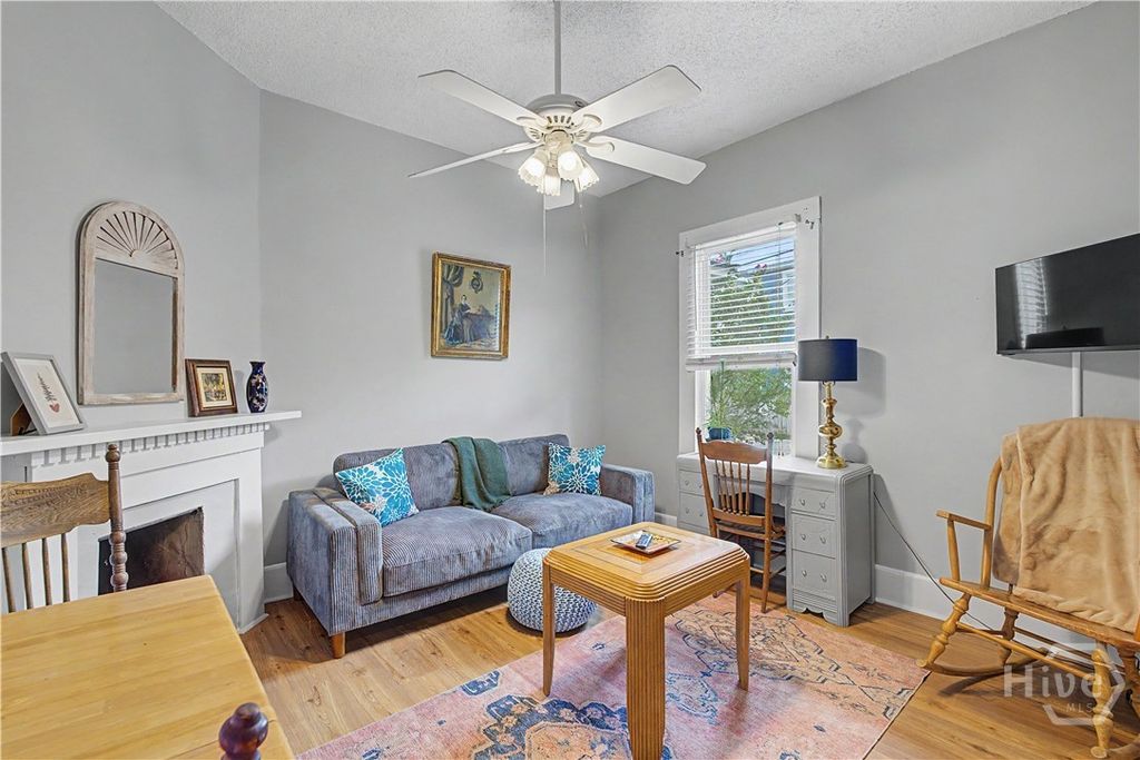Image 3 of property listing at 530 E Gordon Lane, Savannah, GA 31401