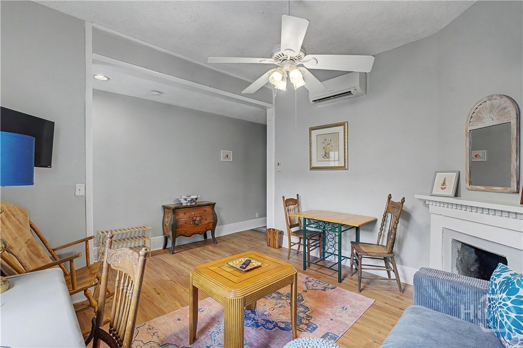 Image 5 of property listing at 530 E Gordon Lane, Savannah, GA 31401