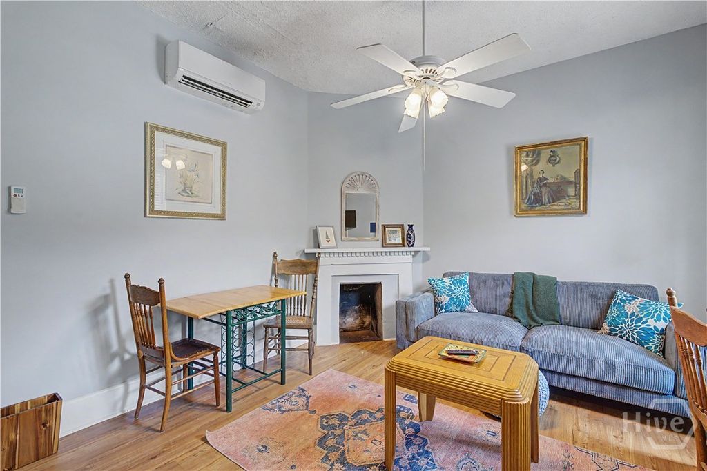 Image 6 of property listing at 530 E Gordon Lane, Savannah, GA 31401