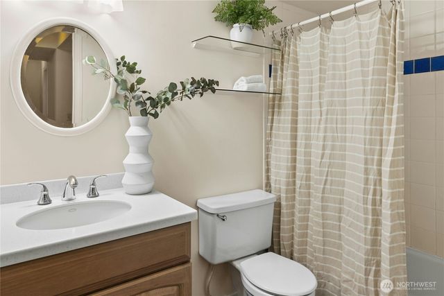 11649 NE Sunset Loop, Bainbridge Island, WA 98110
