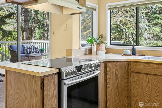 11649 NE Sunset Loop, Bainbridge Island, WA 98110