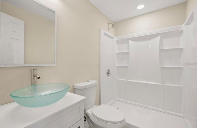 4135 DES MOINES STREET NE, St Petersburg, FL 33703