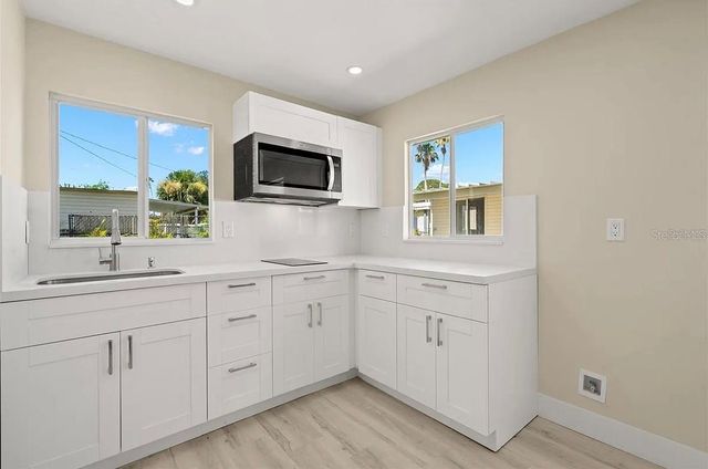 4135 DES MOINES STREET NE, St Petersburg, FL 33703