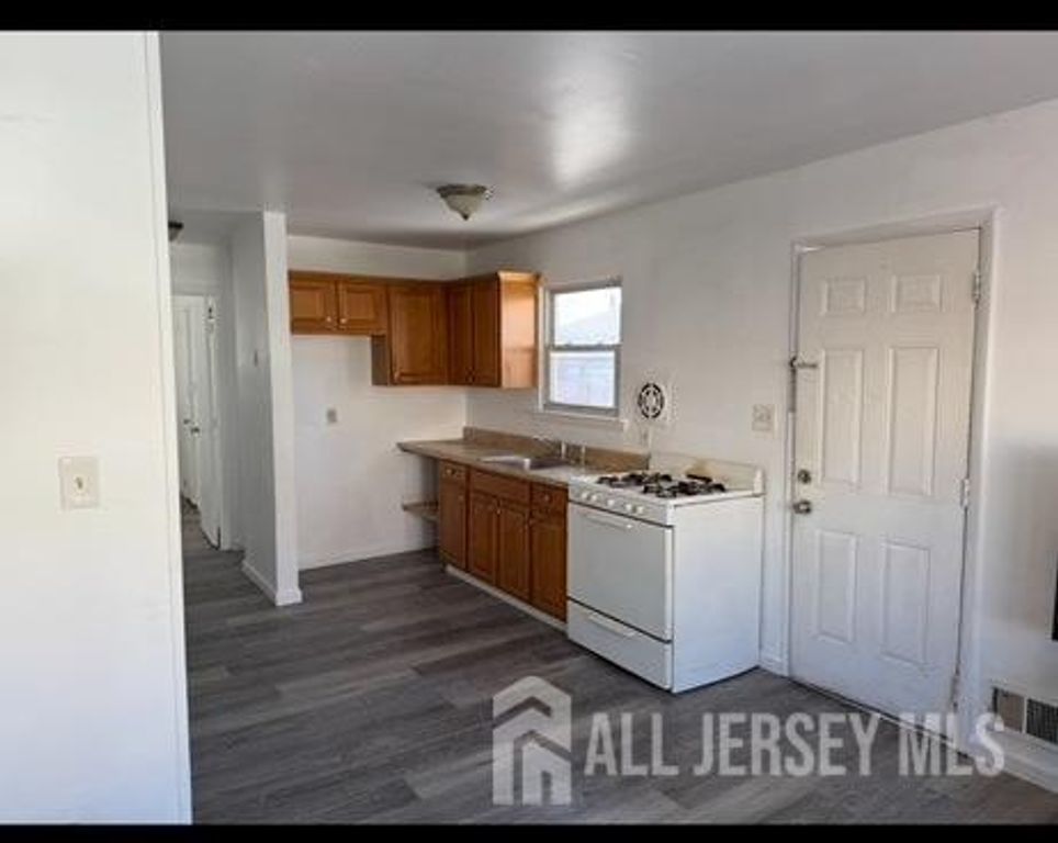 389 Fayette Street 1, Perth Amboy, NJ 08861