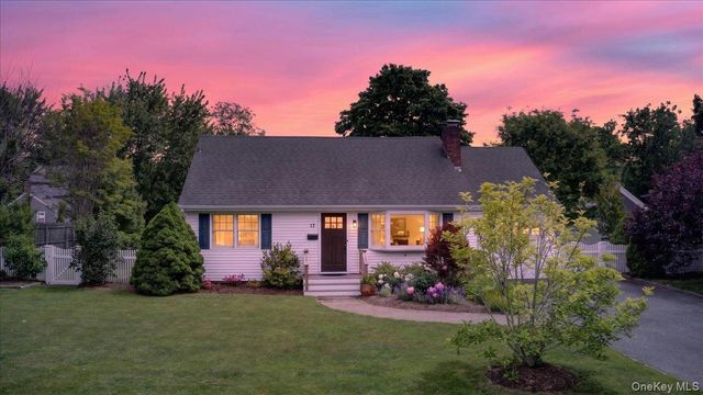 17 Barteau Avenue, Blue Point, NY 11715