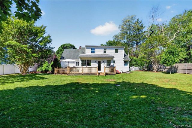 17 Barteau Avenue, Blue Point, NY 11715