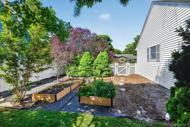 17 Barteau Avenue, Blue Point, NY 11715