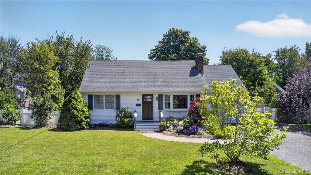17 Barteau Avenue, Blue Point, NY 11715