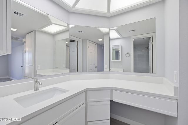 10410 N CAVE CREEK Road 2027, Phoenix, AZ 85020